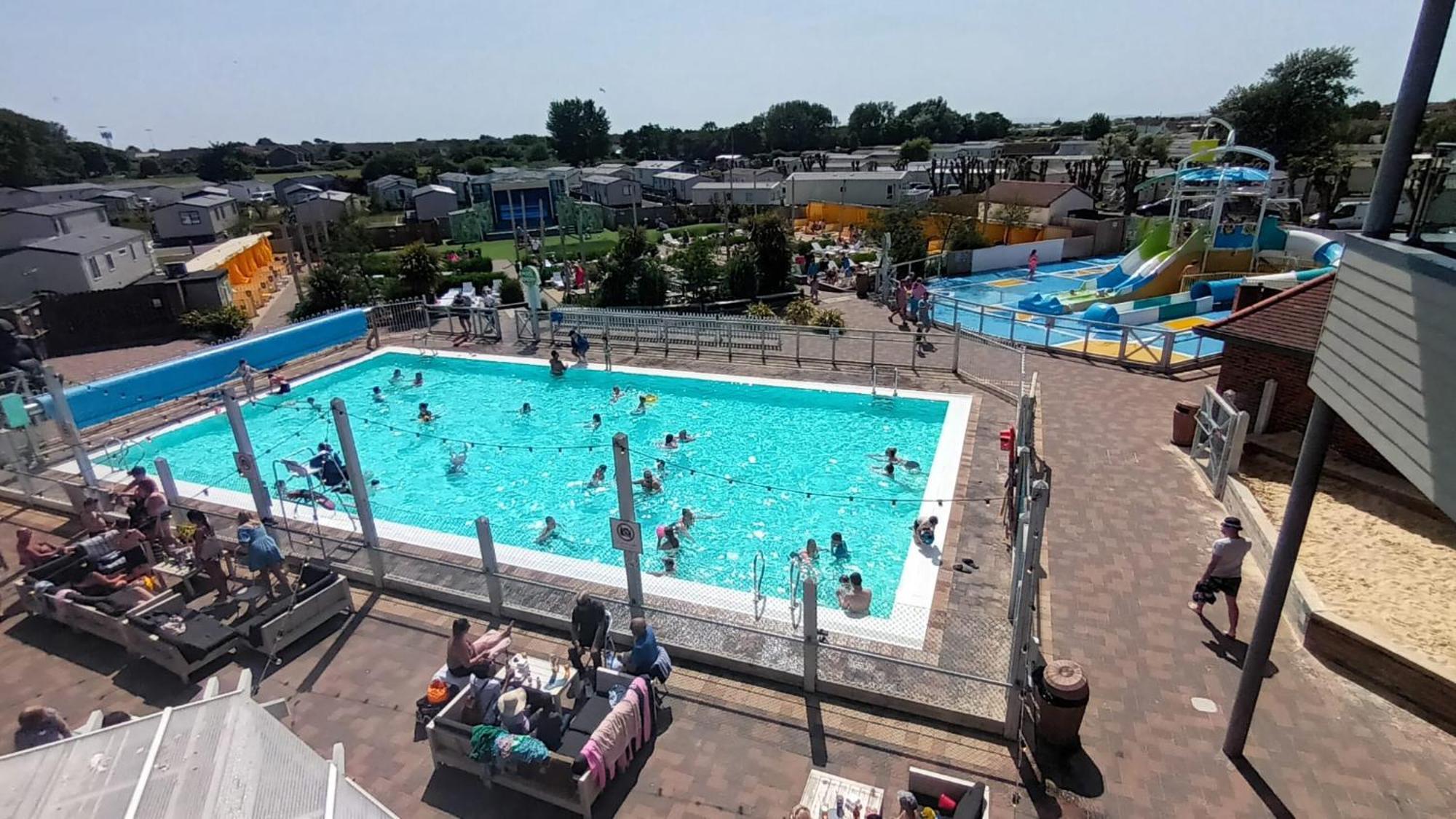 Cwtch, White Horse, Seal Bay Resort Selsey Esterno foto